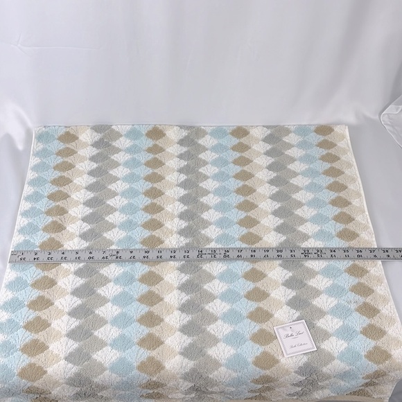 NWT Pair Bella Lux Bath Towels Geometric Flower Gray Taupe White Blue RN 138834 - Picture 8 of 9